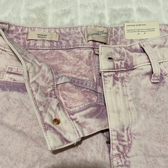 Universal Thread Mid Rise Shorts - Picture 2 of 5